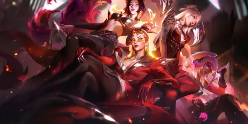 Splash art resmi K/DA FIRESTARTER League of Legends: Ahri berekor rubah, Evelynn berkacamata oranye, Kai'Sa berambut putih, dan Akali bertopeng dalam busana merah dan perak berlatar api