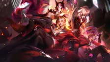 Splash art resmi K/DA FIRESTARTER League of Legends: Ahri berekor rubah, Evelynn berkacamata oranye, Kai'Sa berambut putih, dan Akali bertopeng dalam busana merah dan perak berlatar api